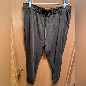 Lululemon Keep Moving joggers women’s size 20
